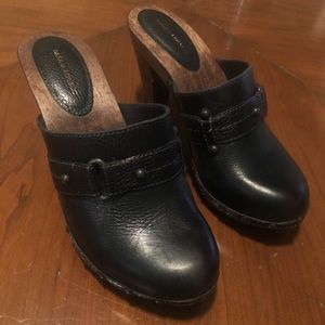 Woman’s BANANA REPUBLIC Black Leather Mule Clogs